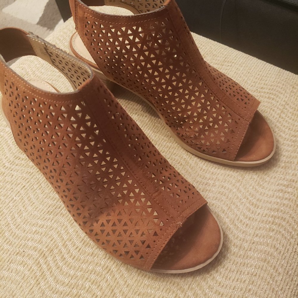 Womens Sandels - American Eagle 6.5 W